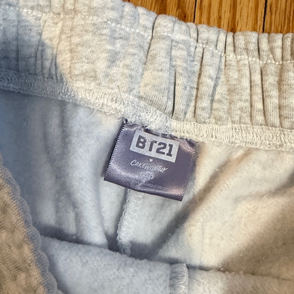 BT21 x Cakeworthy Joggers - Picture 4 of 6